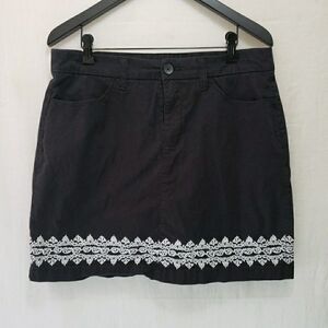 Croft & Barrow Black SKORT Womens Size 12 White Embroidered Pockets Zip Stretch